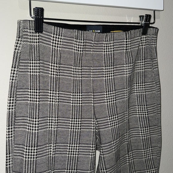 Maeve by Anthropologie Wide Leg Pull on Trousers in a black and White Plaid, XS - Picture 3 of 6